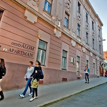 Centralom Πανσιόν Πετς